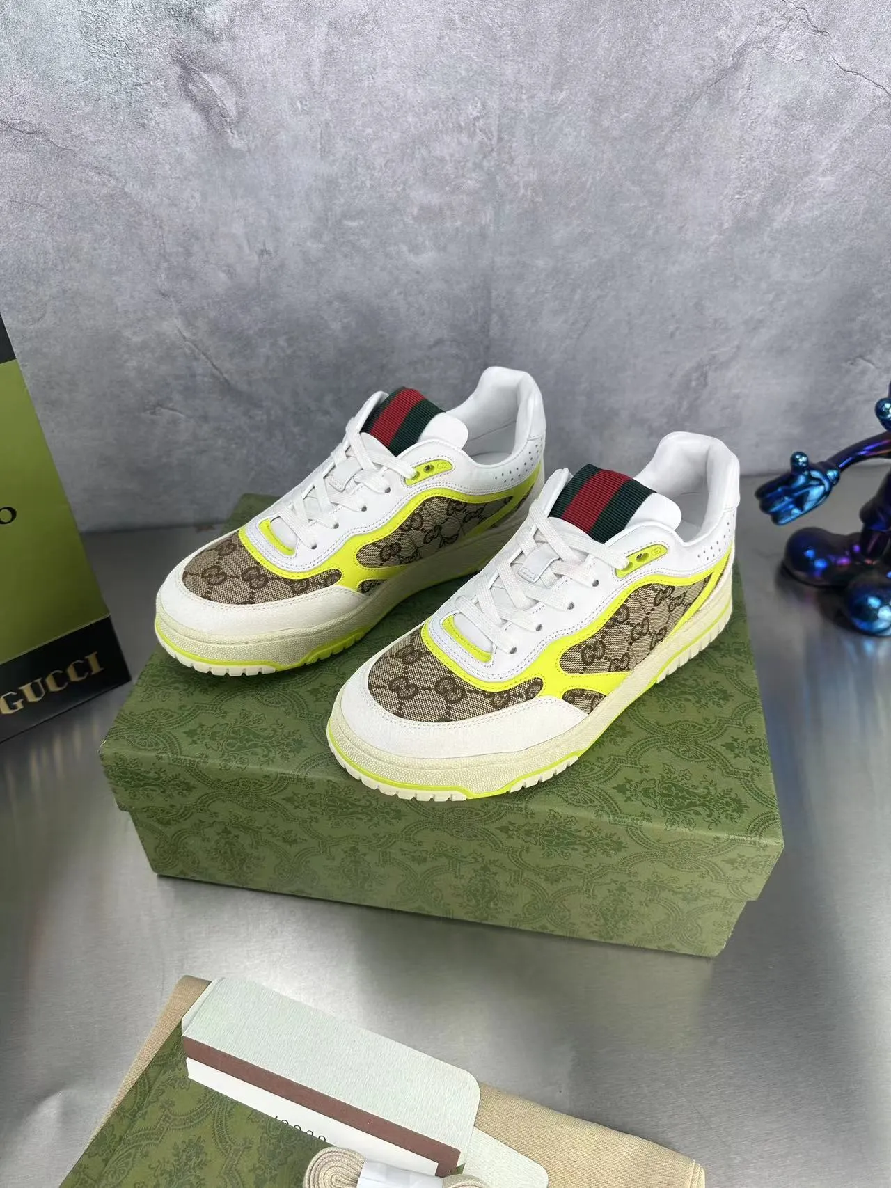 👟👟Ex-factory price 600👟👟 Gucci's latest hot-selling series of high and low-cut distressed couple's sneakers are shipped. The original version is purchased, developed and manufactured. This high-low top sneaker adopts a basketball-style silhouette design, cleverly integrated with hollow panels and distressed effects, showing its unique ingenuity. The ingenuity incorporates brand logo details such as interlocking Double G styling accessories and Gucci lettering, a low-key tribute to the brand's design heritage. Exquisite packaging at the delivery counter 🛍📦 ▪️ Fabric: Original customized imported first-layer cowhide ▪️ Inner lining: Imported first-layer cowhide ▪️ Sole: Original molded TPU sole ▪️ Sole thickness: 3cm ▪️ Size: 35-46 (Male 38 46 customized)